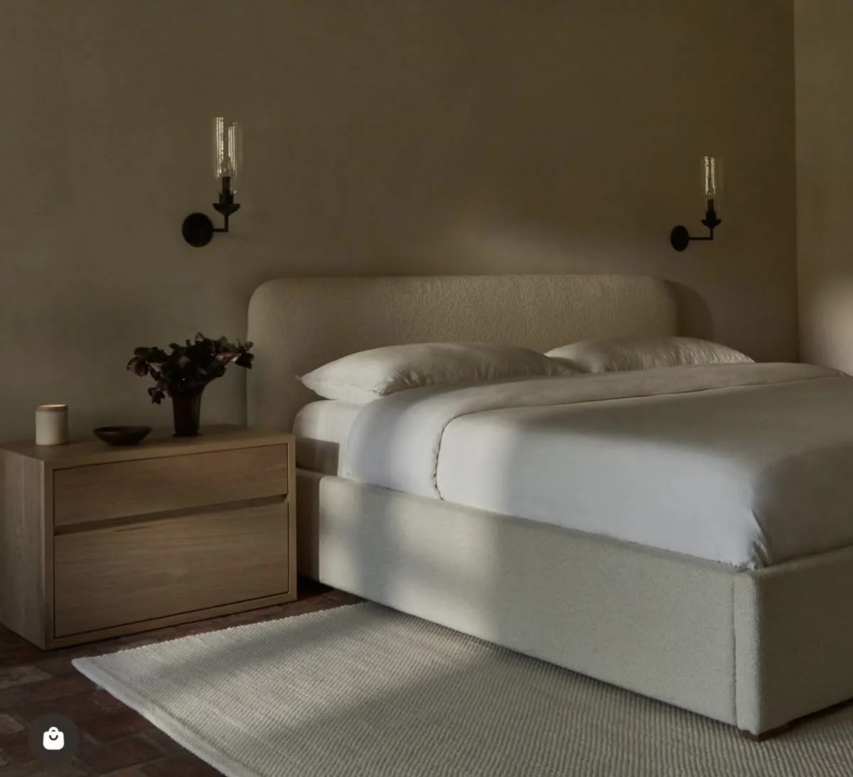 Base de cama tapizada de la colección Costera de Mar de Baja — referencia de diseño 2