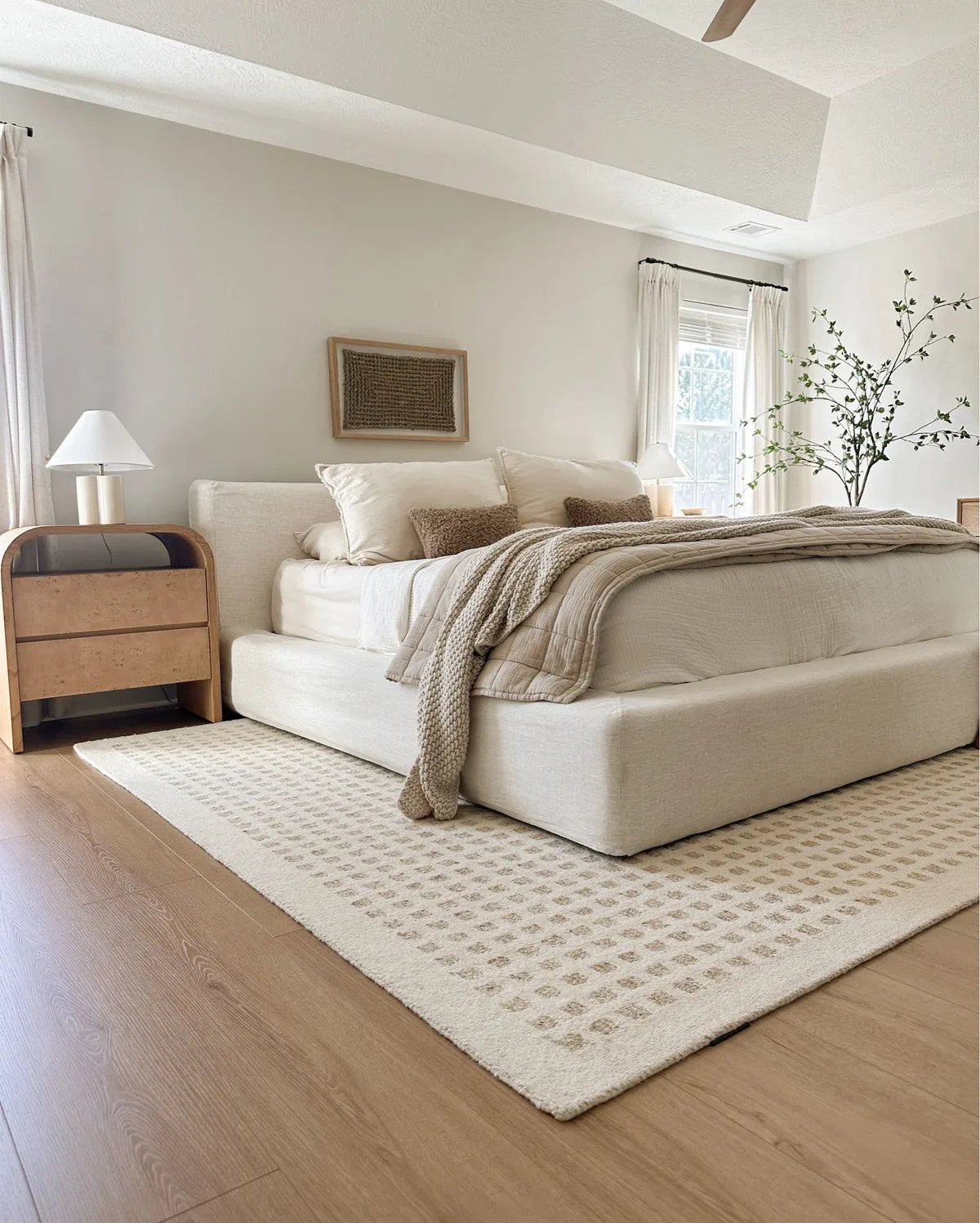 Base de cama tapizada de la colección Orgánica de Mar de Baja — referencia de diseño 3